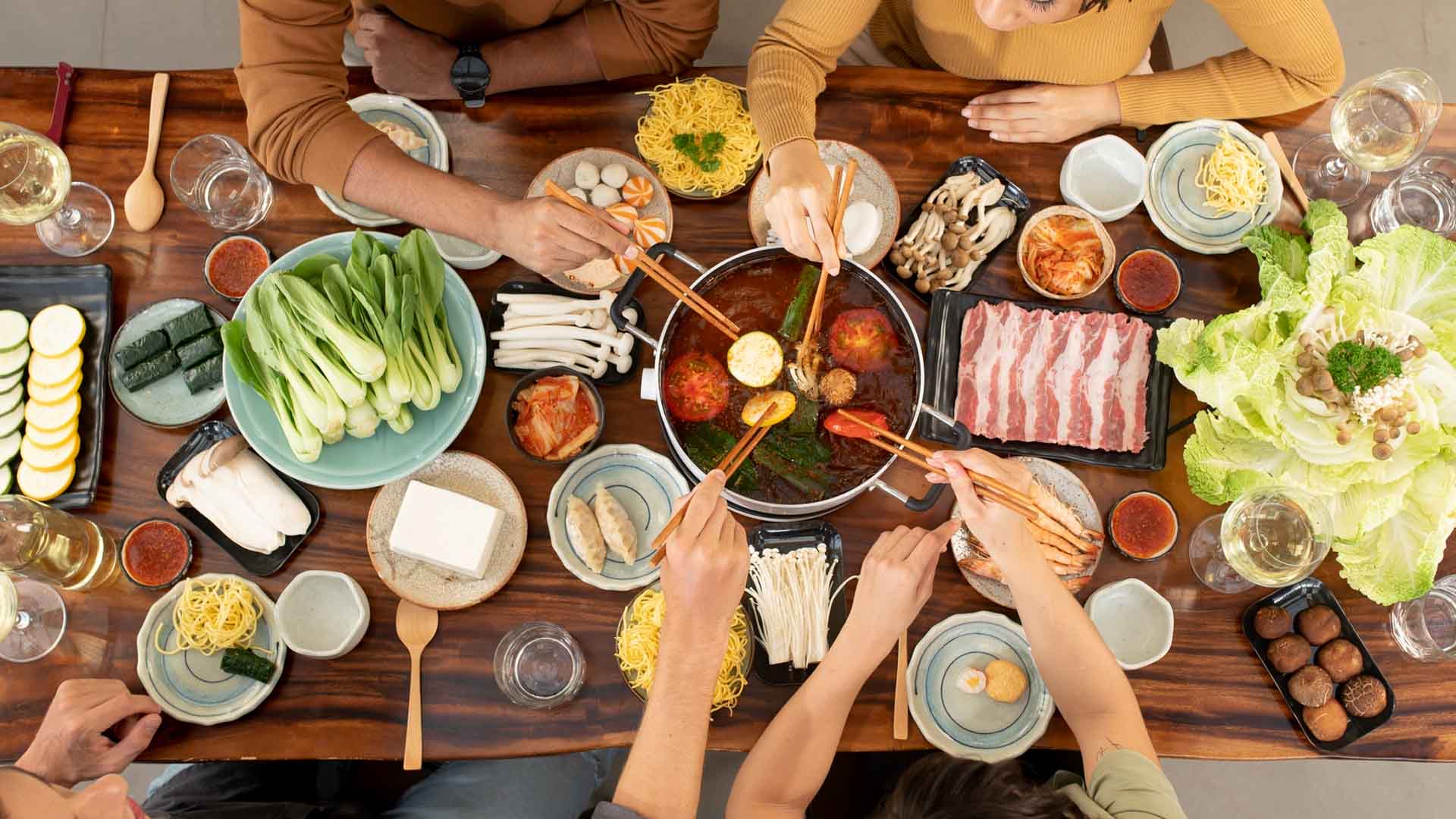 10 Cara Makan Bersama Tanpa Boros, Wajib dicoba! 10 Cara Makan Bersama Tanpa Boros, Wajib dicoba!